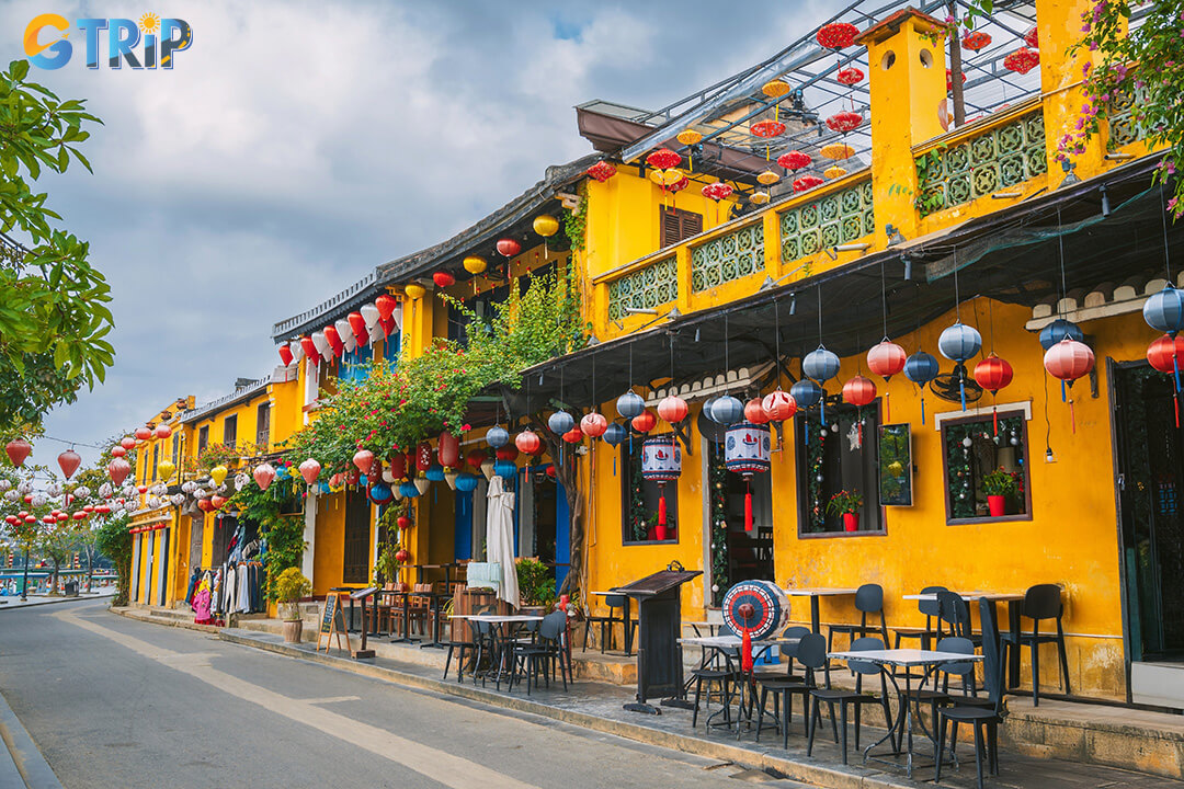 The museum is about 500m from Hoi An Ancient Town and can be reached by a scenic 5 - 10 minute coastal drive with direct car access to the entrance