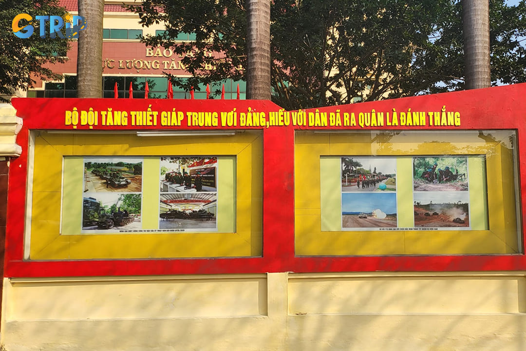 The Museum of Armored Forces is easily accessible via multiple transportation options