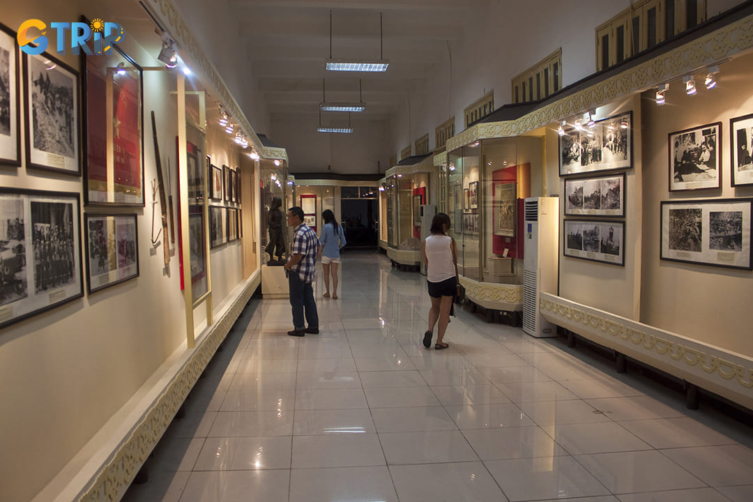 The museum tends to be quietest during weekday mornings