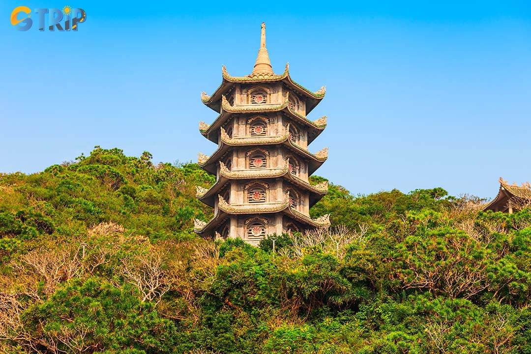 The name “Linh Ung Pagoda” refers to three different sites in Da Nang, so visitors often confuse them with Non Nuoc Pagoda