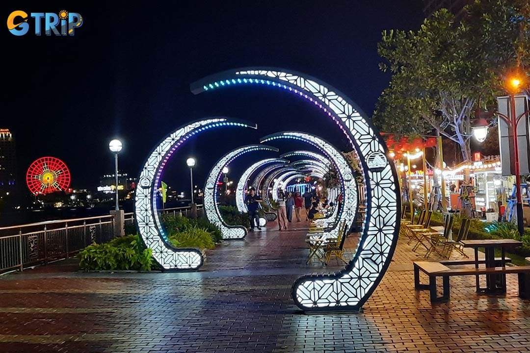 The nearby Bach Dang Walking Street is an ideal place for a night stroll
