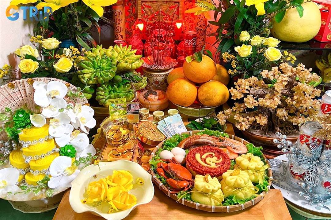The offering tray can be simple or elaborate, depending on the homeowner's conditions and preferences