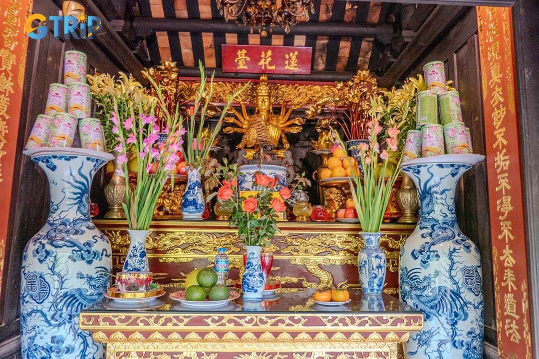 The One Pillar Pagoda, built in 1049, is a lotus-shaped symbol of Vietnam’s spiritual heritage, representing purity, enlightenment, and centuries of devotion