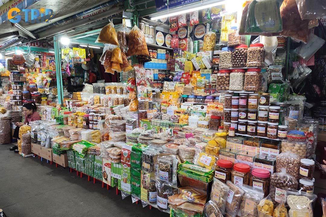 The outer ring and inner halls of Con Market showcase everyday Vietnamese life through fragrant coffee, spices, fresh produce, wet market seafood, handmade goods, clothing, textiles, and household items