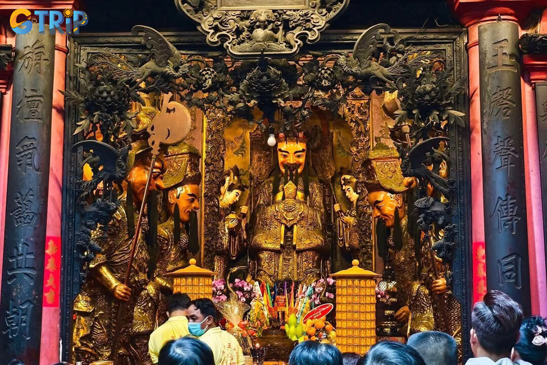 The pagoda honors the Jade Emperor and features a famed fertility chamber where couples pray to the Goddess of Midwives and 12 Midwives for blessings of children