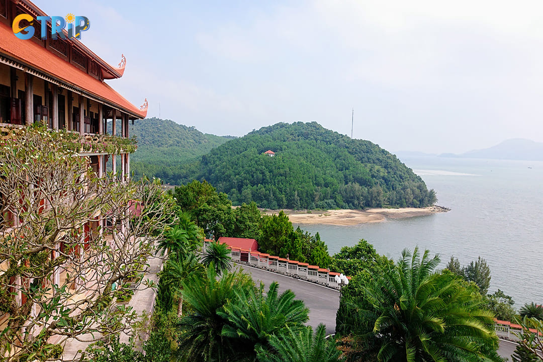 The pagoda ties it to the conservation efforts within the Ha Long Bay