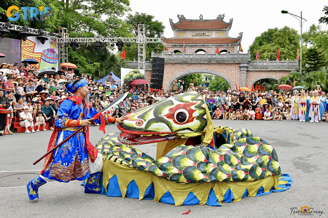 The performance of young Hoang slaying Giao Long is always eagerly awaited by locals each year