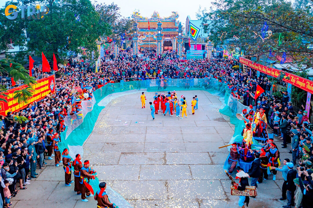 The performance takes place at the Fishing Festival in Thai Duong Village