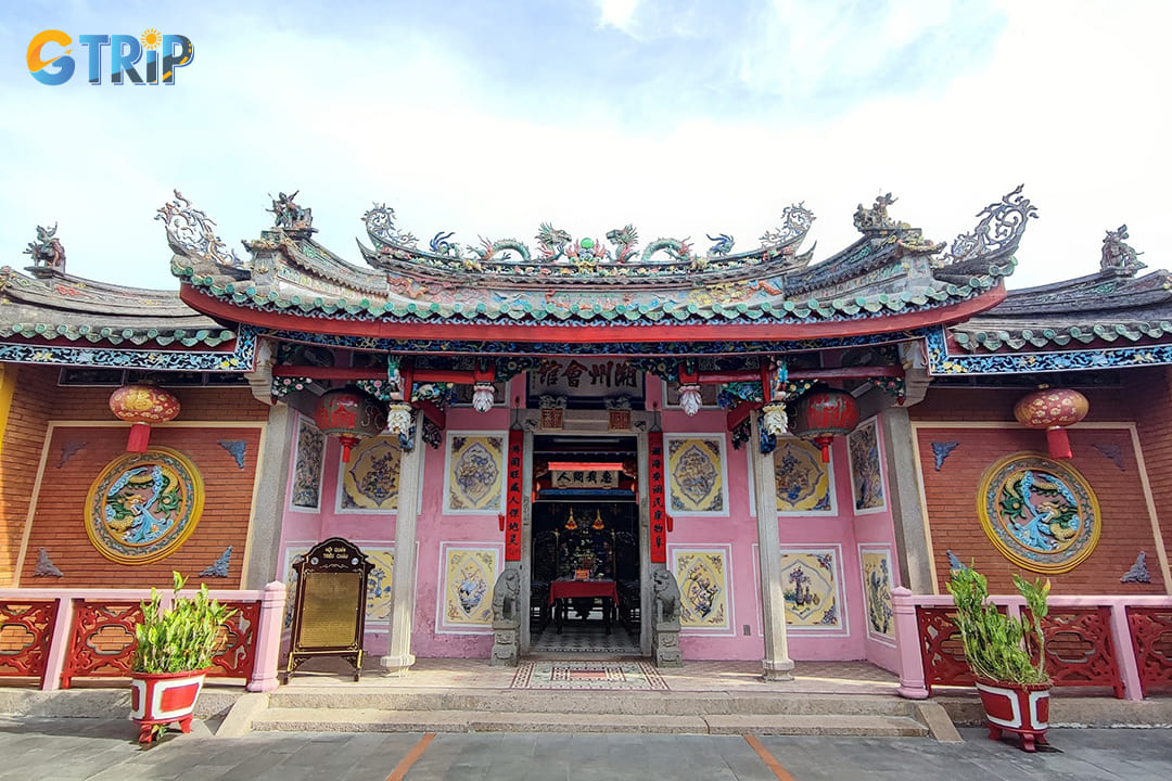 The Quan Cong Temple is dedicated to the Chinese general Quan Cong, known for his loyalty and integrity