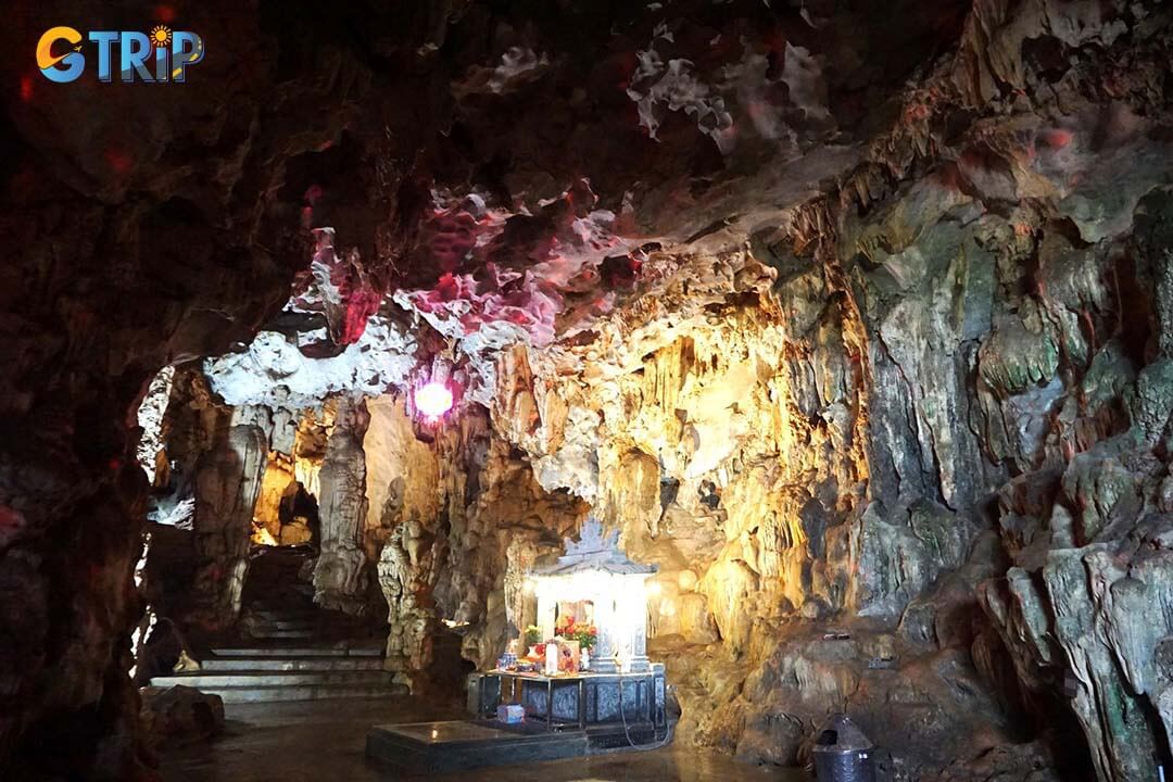 The shrine on Dich Long Cave