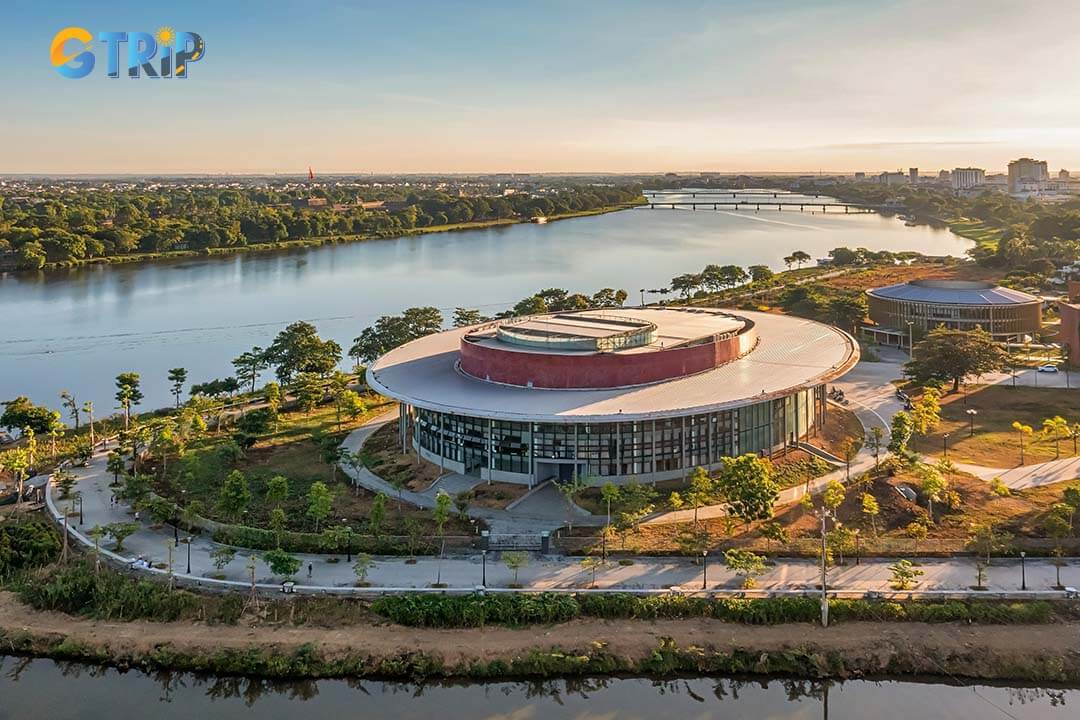 The Song Huong Performing Arts Theater is a cultural venue in Hue offering live performances that highlight the region’s traditional arts and history