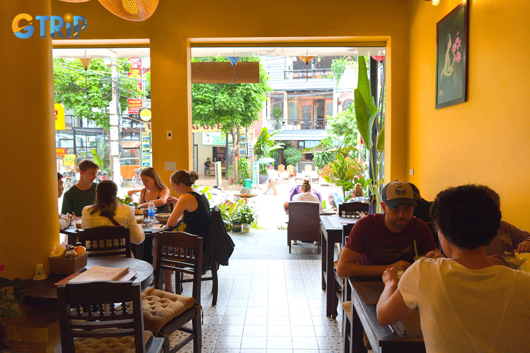 The space inside An Tam Coc Restaurant & Coffee