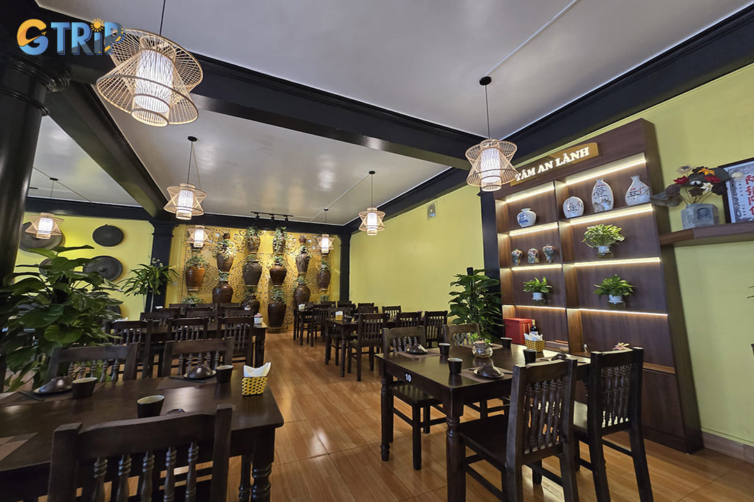 The space inside of Khai Tam Vegan Restaurant