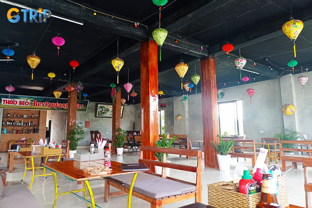 The space inside Thao Beo Restaurant