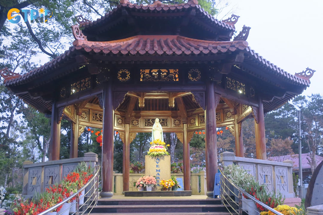The Statue of Our Lady of Mang Den is a significant religious and cultural landmark near Kon Pring Village