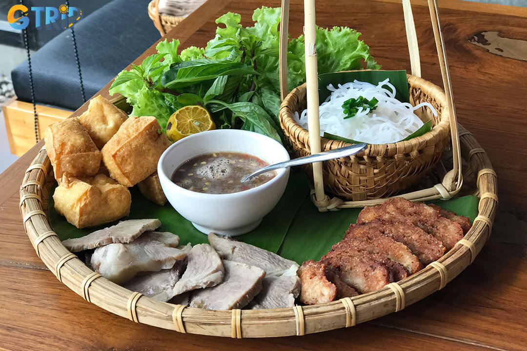 The streets around the square are a street food paradise, offering everything from bun dau mam tom to egg coffee for an authentic taste of Hanoi