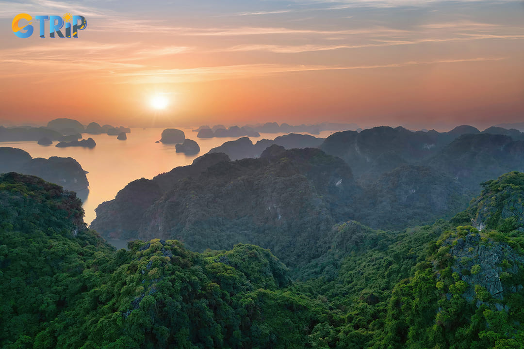 The sunset view in Bai Tu Long from October to April