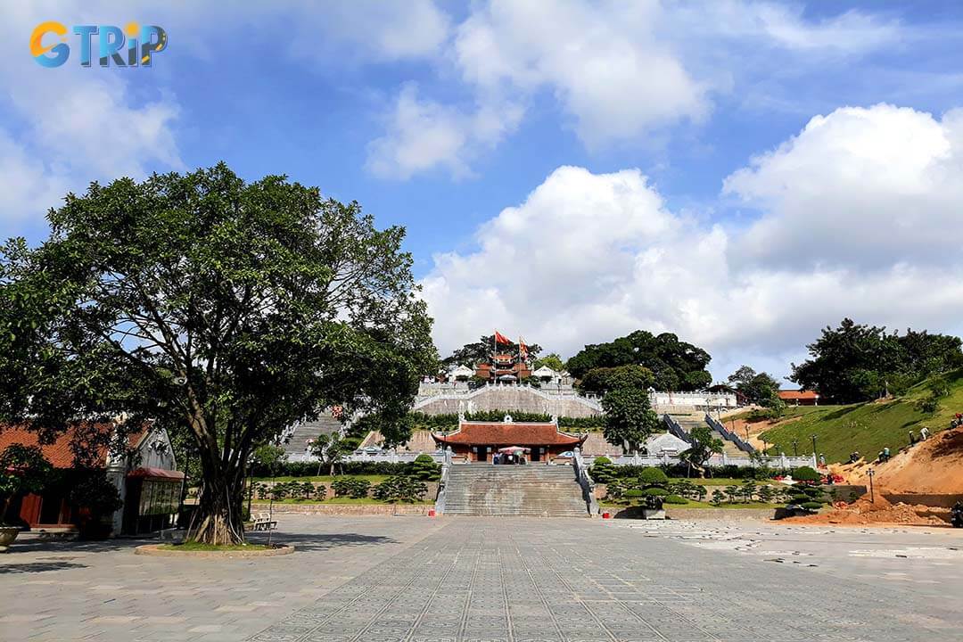 Cua Ong temple still retains the ancient architecture of the Tran Dynasty