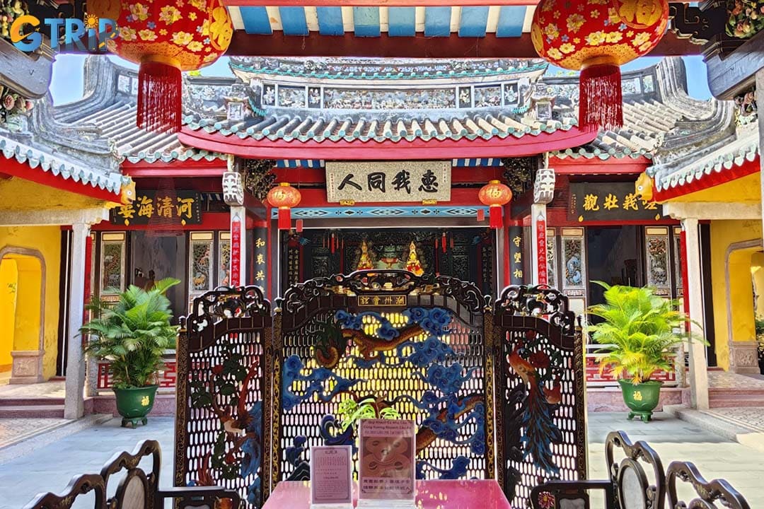 The Teochew Assembly Hall is easily accessible from anywhere in Da Nang