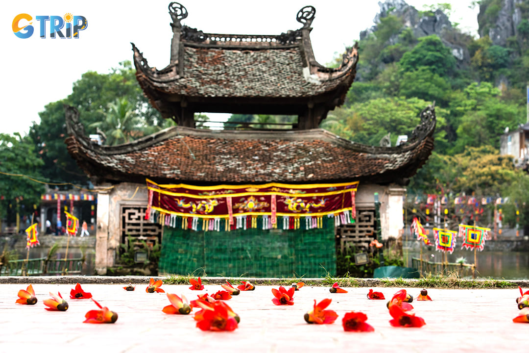 The Thay Pagoda Festival is one of the largest and most vibrant celebrations in the Northern Delta region