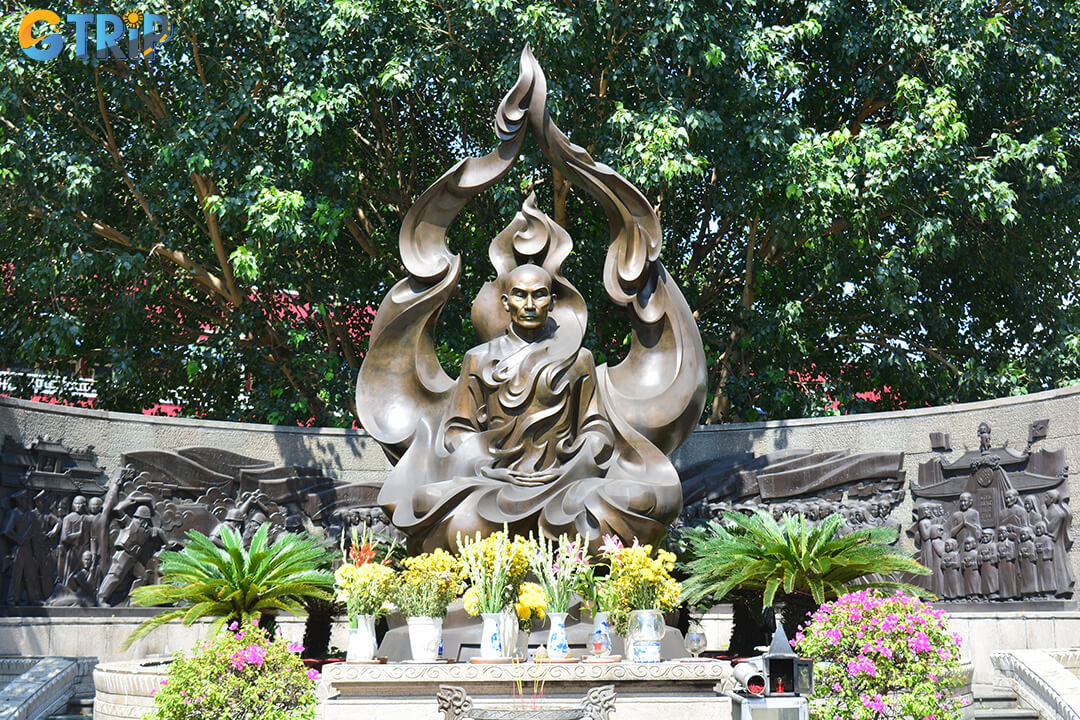 The Thich Quang Duc Monument is a peaceful memorial in central Ho Chi Minh City, honoring the monk’s historic act of courage and reflection