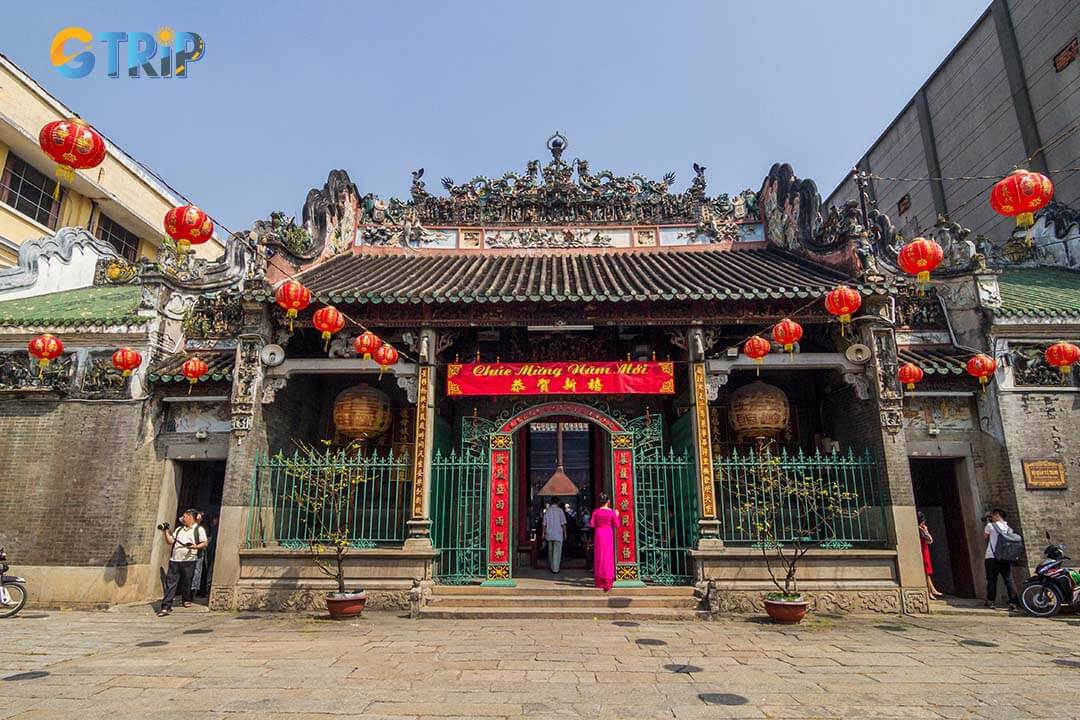 The Thien Hau Pagoda showcases Chinese architecture and is dedicated to the Lady of the Sea, highlighting the cultural ties of the local Chinese-Vietnamese community