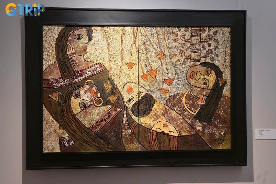 The third floor highlights ethnic costumes and folk art from Central Vietnam, offering insight into the living traditions of the region’s diverse communities