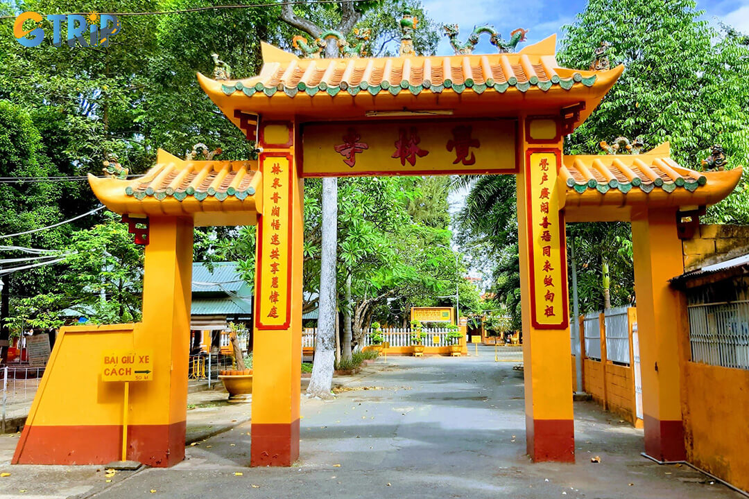 The three-entrance gate of Giac Lam Pagoda symbolizes the Buddha’s boundless compassion its always-open central gate welcoming all who seek peace