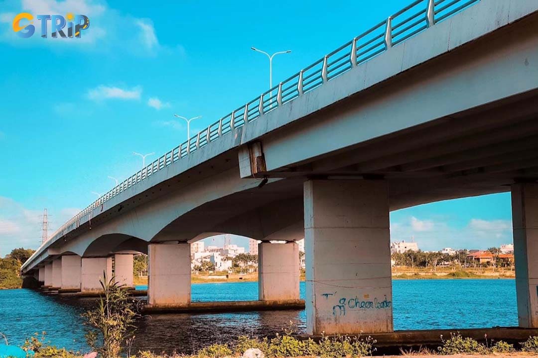The Tien Son Bridge showcases a functional, minimalist cable-stayed design with a tall A-shaped central pylon and strong steel cables supporting a robust deck