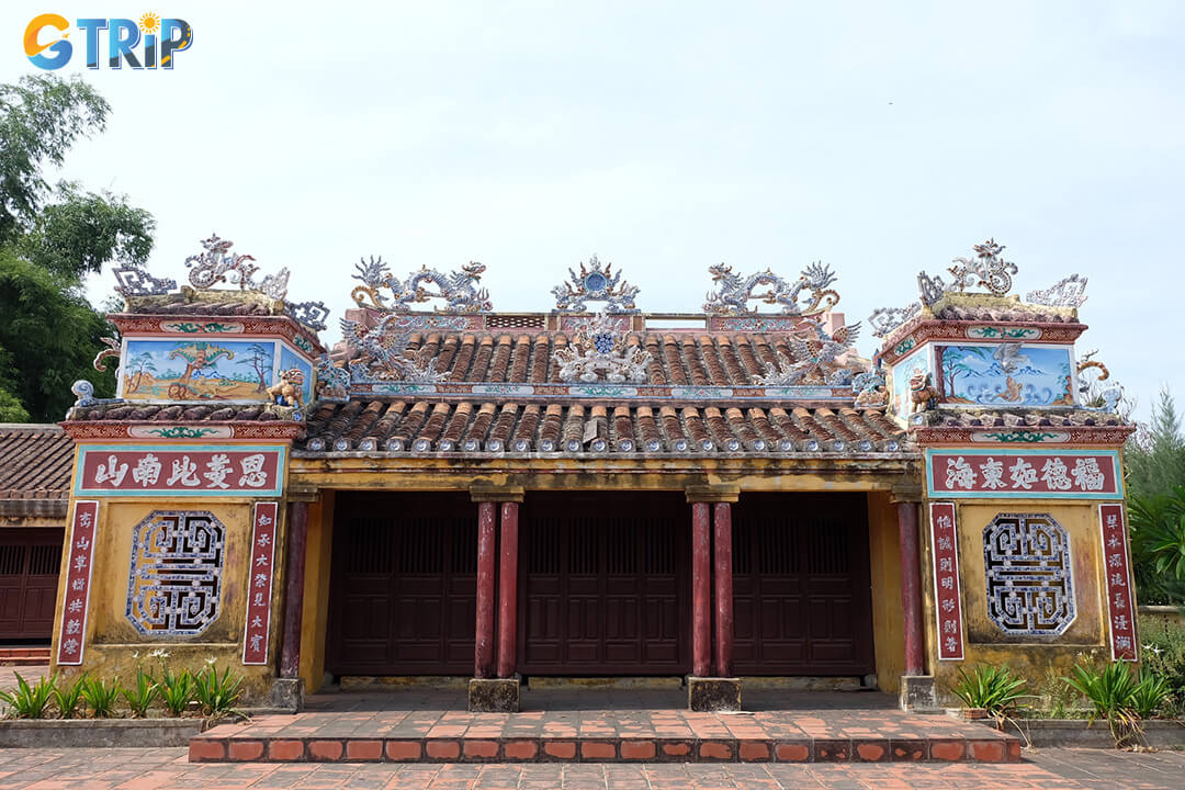 The Tuy Loan Communal House is showcasing traditional Vietnamese architecture and serving as a sacred gathering place for rituals, festivals, and ancestral worship