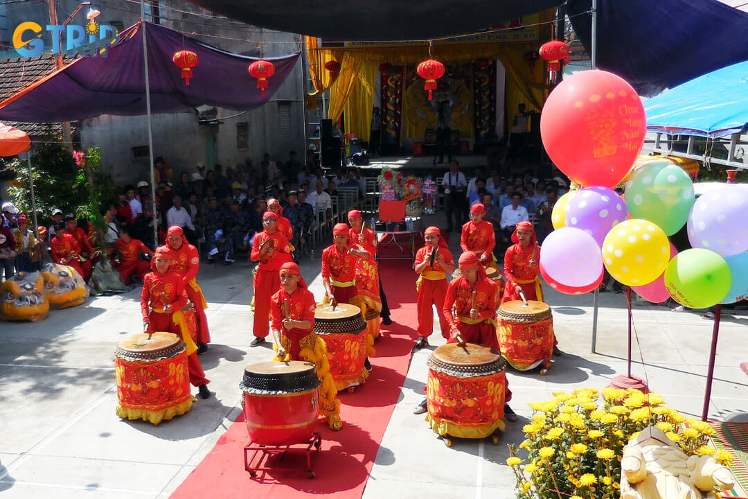 The Via Ba Festival is carried out with solemn respect, adhering to traditional rituals