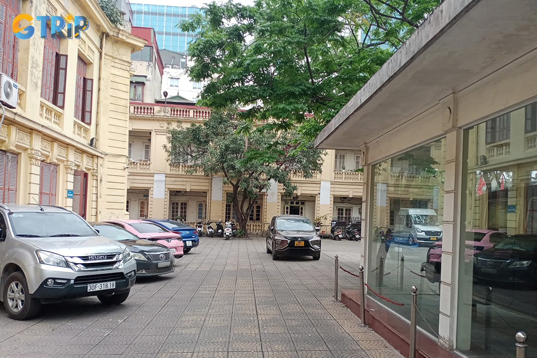 The Vietnam Museum of Revolution enjoys a prime location in Hanoi's central district, making it accessible through various transportation options