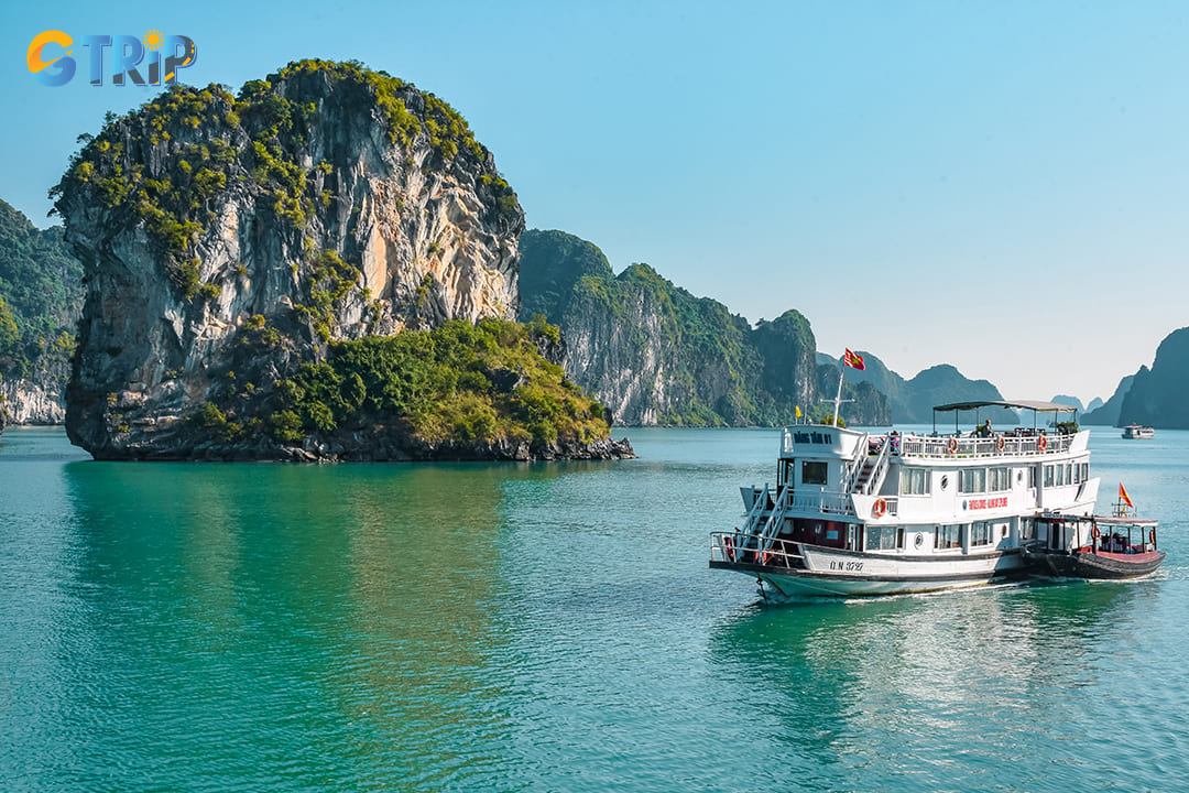 The weather in Ha Long Bay during September is characterized by the transition from the rainy season to drier conditions