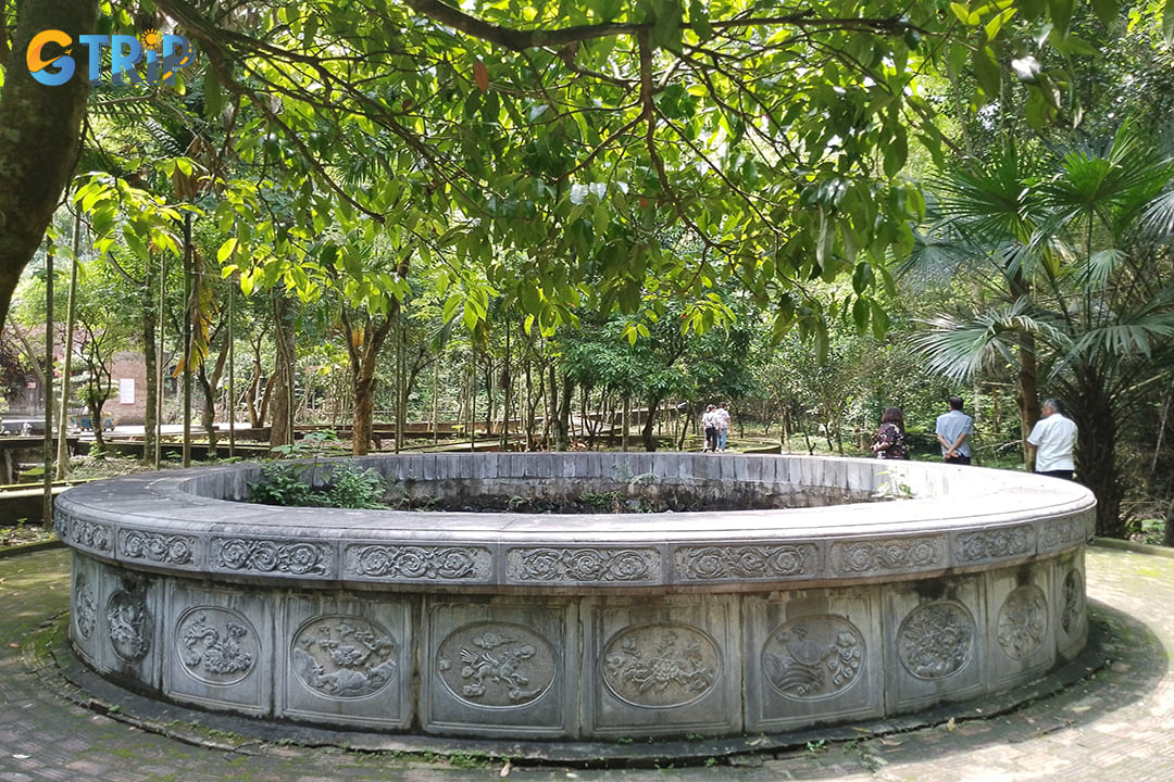 The well inside Thung La Temple