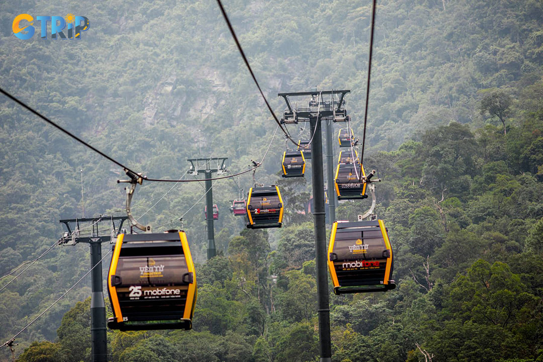 The Yen Tu cable car system supports travelers with the best view of the mountain