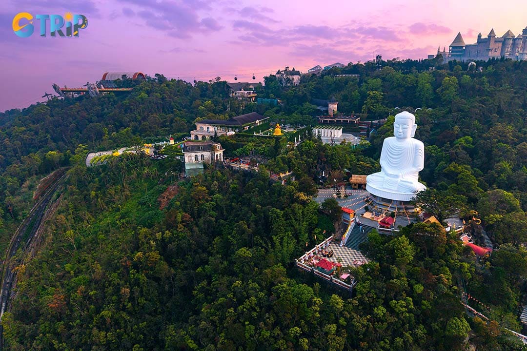 There are many attractions on Ba Na Hills that you can visit after exploring Linh Ung Pagoda
