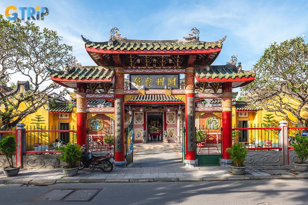 There are many historic Chinese assembly halls & temples on the Tran Phu Street that you can explore