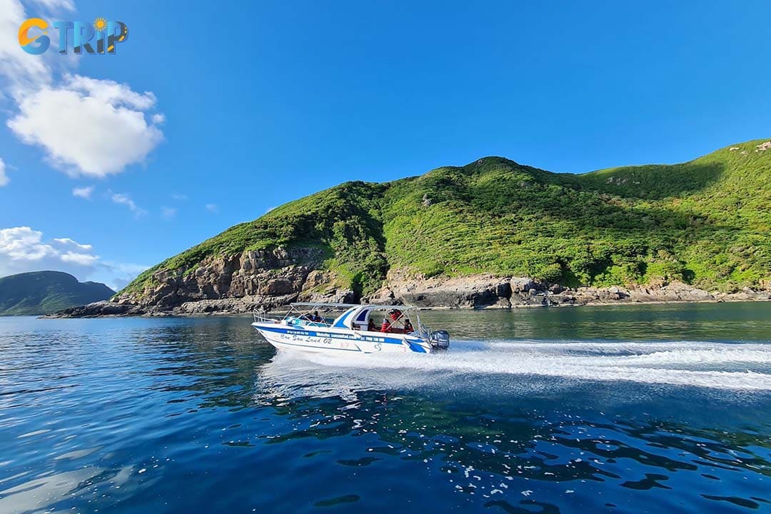 There are many nearby islands that you can explore