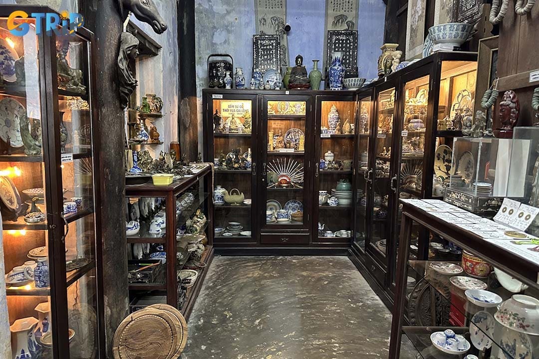 There are many "treasures" that have been passed down for generations in the mini museum of the chapel
