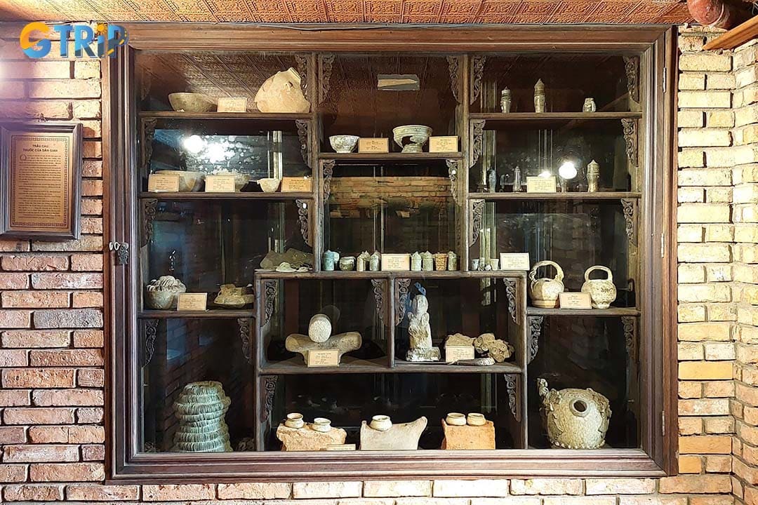 There are many ways to get to the Museum of Traditional Vietnamese Medicine (Fito Museum) that you can consider