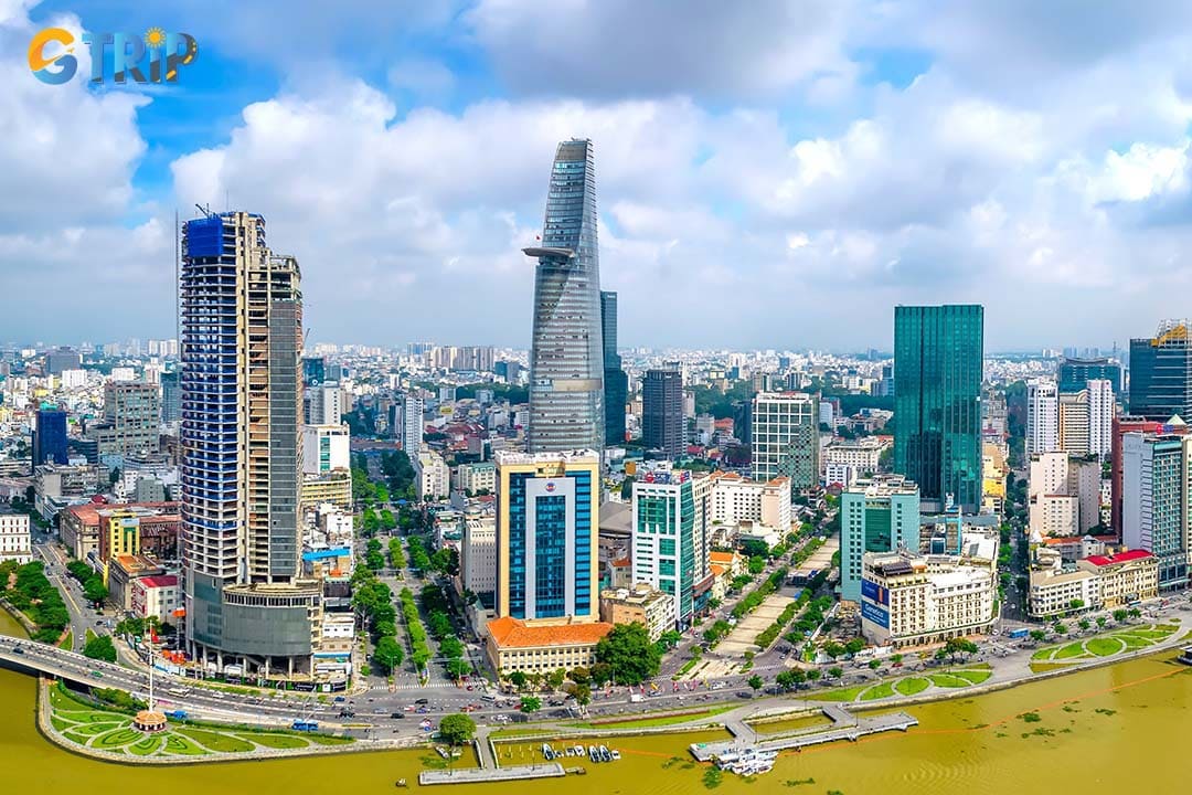 There is a variety of reliable and affordable transportation options for you to travel in Ho Chi Minh City
