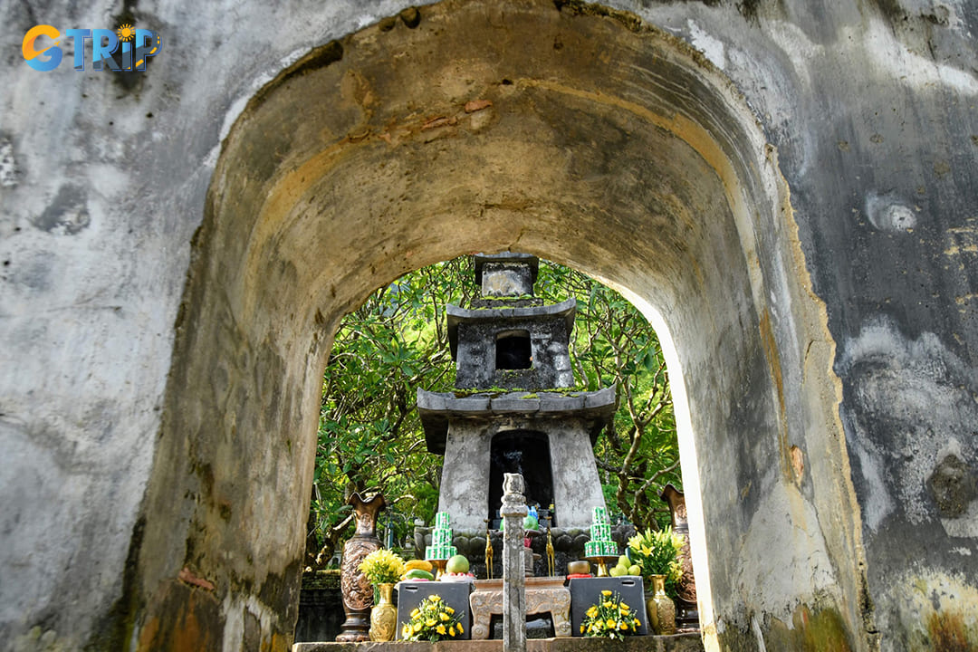 These auxiliary buildings flank the main pagoda and serve distinct functions in the religious and ceremonial practices of Hoa Yen Pagoda