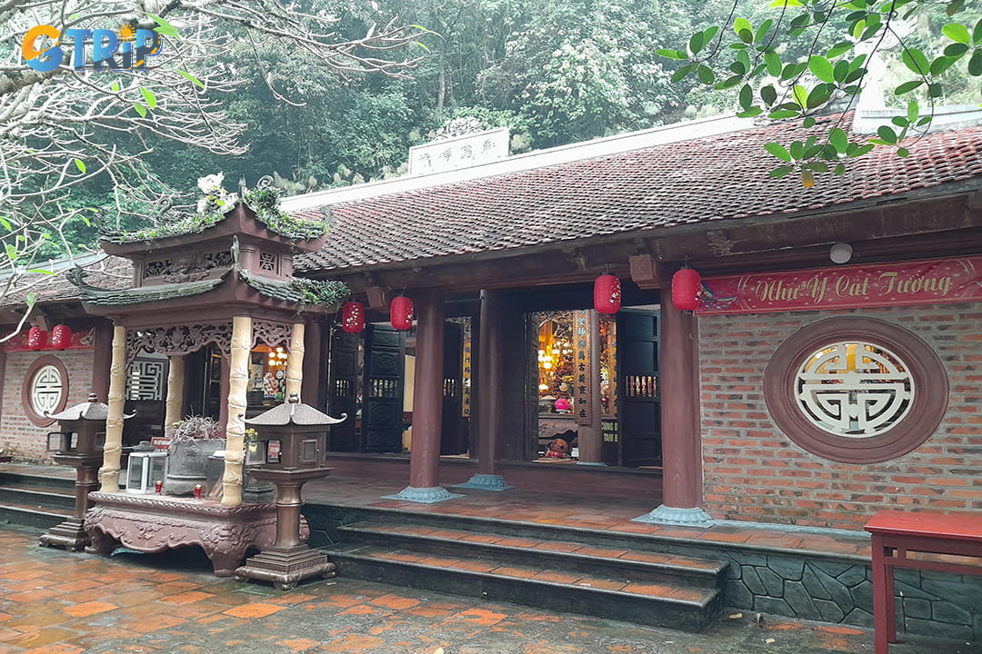 These structures contribute to the spiritual significance of Giai Oan Pagoda