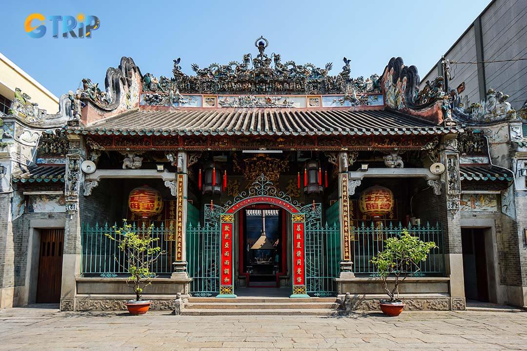 Thien Hau Pagoda is a historic spiritual site honoring the sea goddess Mazu and showcasing traditional Chinese architecture in the heart of District 5