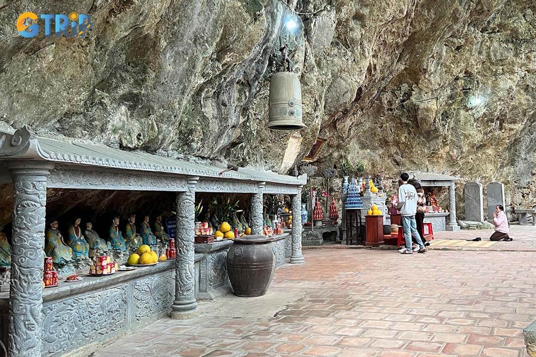 The pagoda inside Thien Ton Cave