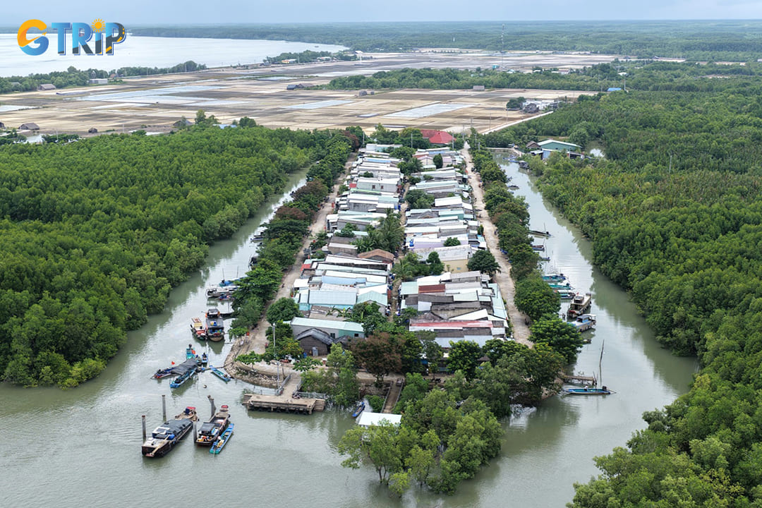 Thieng Lieng Island’s primary allure is its authenticity and tranquility