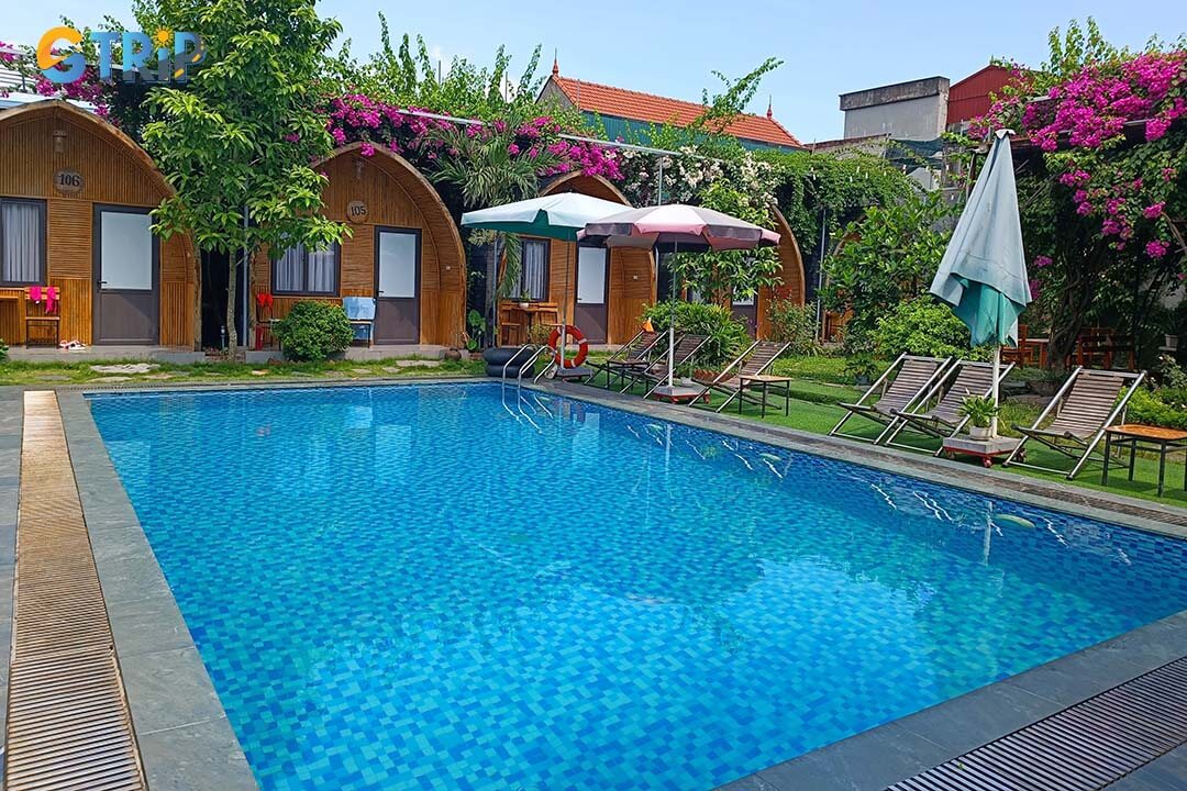 This budget-friendly bungalow is centrally located in Tam Coc, offering a charming stay with easy access to the nearby lotus-filled waterways