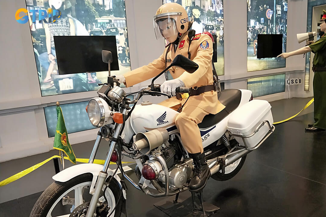 This exhibition displays life-sized statues of Vietnam’s police branches, highlighting their distinct roles, uniforms, and equipment with informative panels