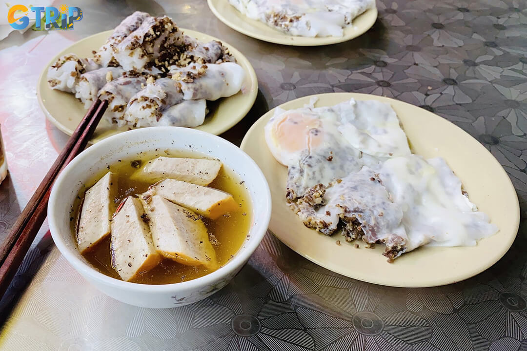 This family-run gem on Doi Can Street serves exceptionally thin, chewy banh cuon with a signature Hanoi-style dipping sauce infused with ca cuong essence