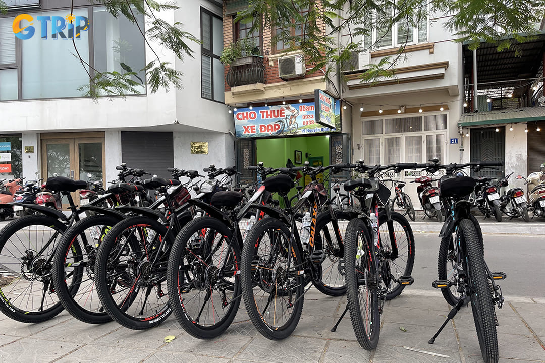 This family-run rental shop offers a more authentic local experience with its prime location directly overlooking West Lake